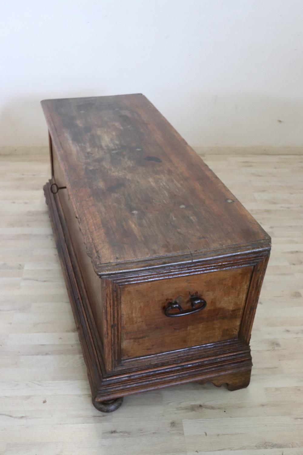 17th Century Blanket Chest in Walnut Wood