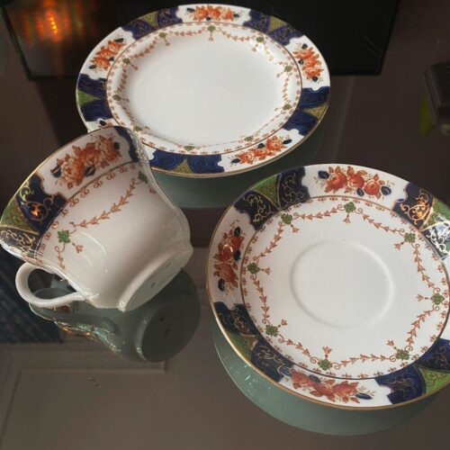 Beautiful Millwood Wood and Sons Semi Porcelain 1900's tea set
