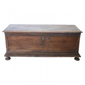 17th Century Blanket Chest in Walnut Wood
