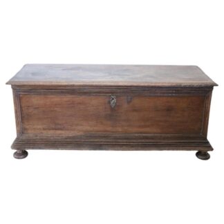 17th Century Blanket Chest in Walnut Wood