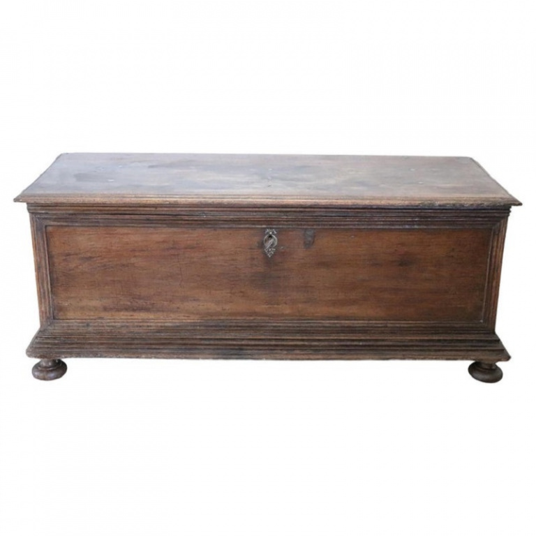 17th Century Blanket Chest in Walnut Wood