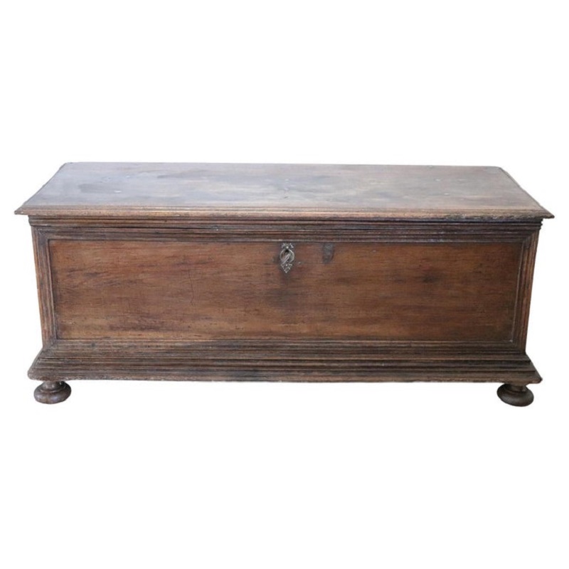 17th Century Blanket Chest in Walnut Wood