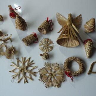Handmade german christmas straw ornaments, set of 18, vintage from the 70s