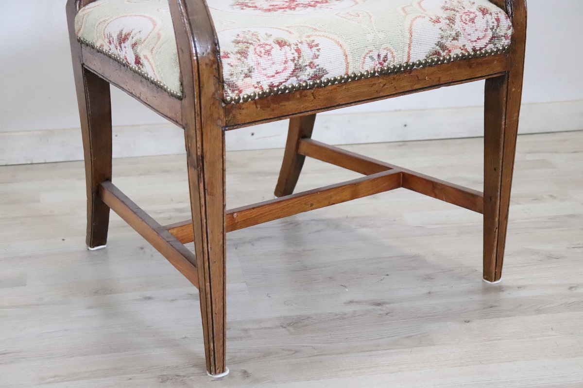 Antique Armchair in Walnut, 18th Century