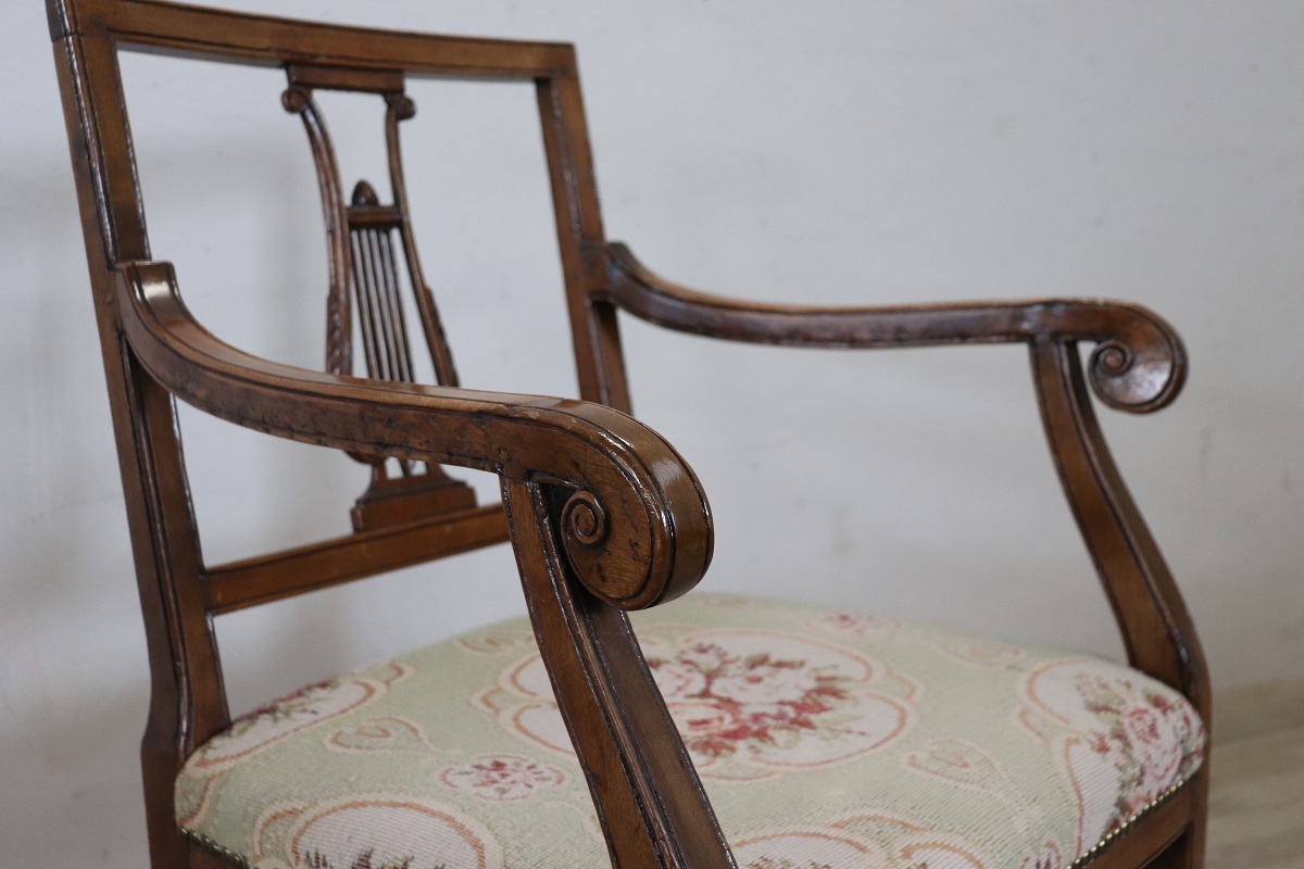 Antique Armchair in Walnut, 18th Century