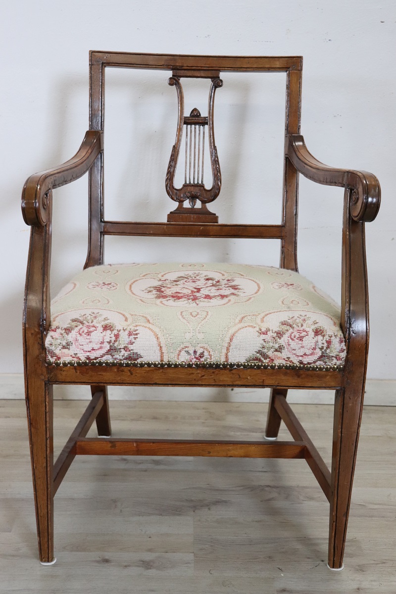 Antique Armchair in Walnut, 18th Century