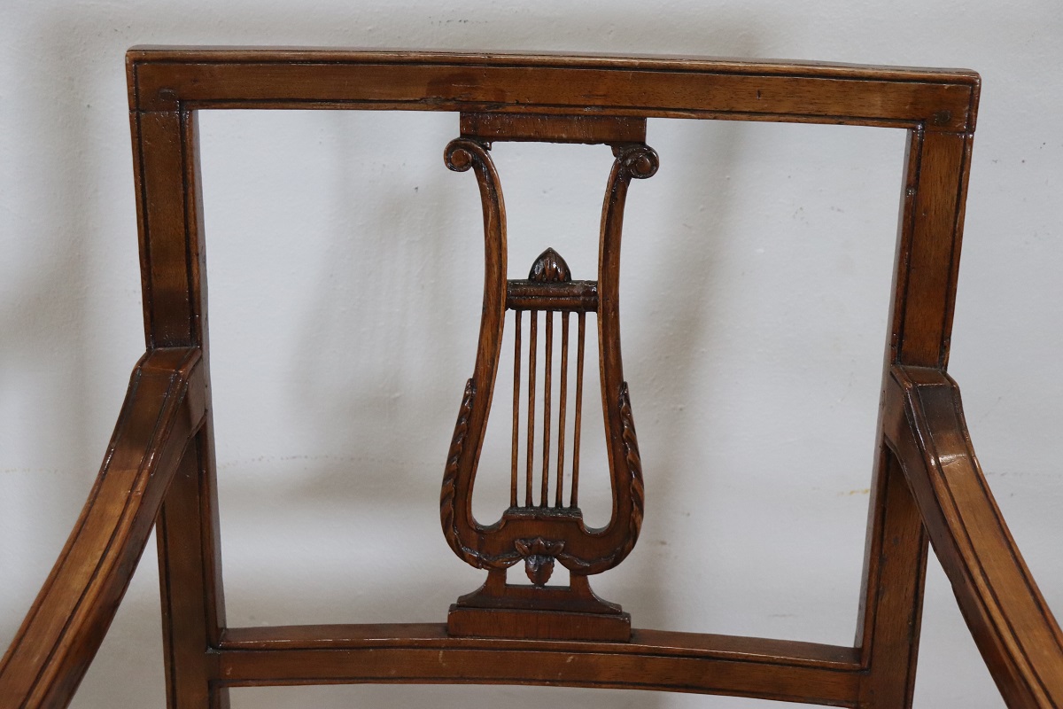 Antique Armchair in Walnut, 18th Century