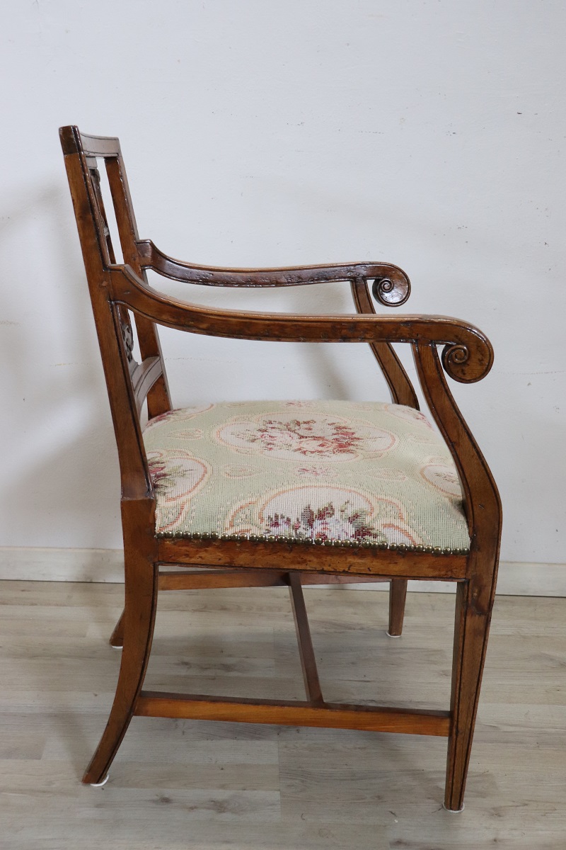 Antique Armchair in Walnut, 18th Century