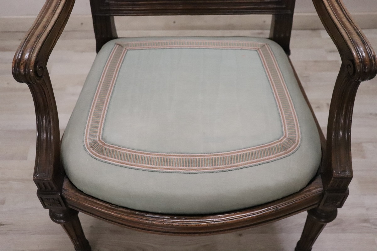 Antique Armchair in Walnut, 18th Century