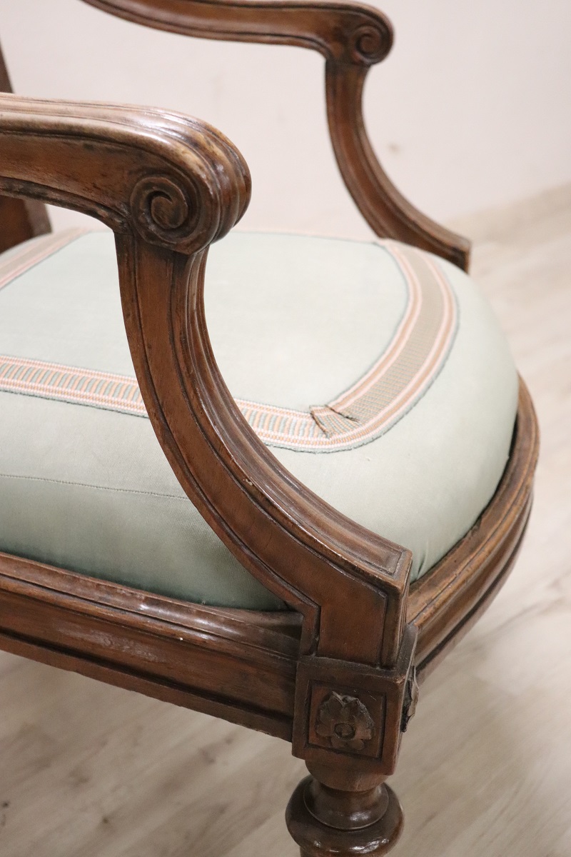 Antique Armchair in Walnut, 18th Century