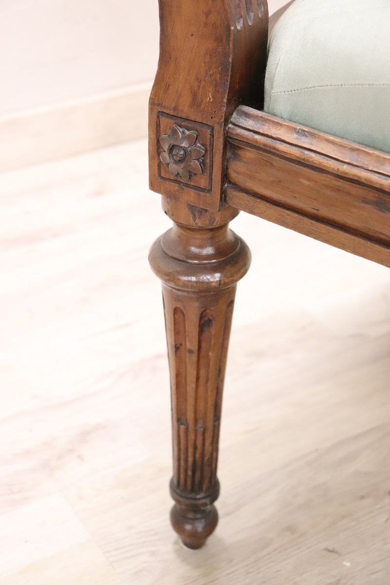 Antique Armchair in Walnut, 18th Century