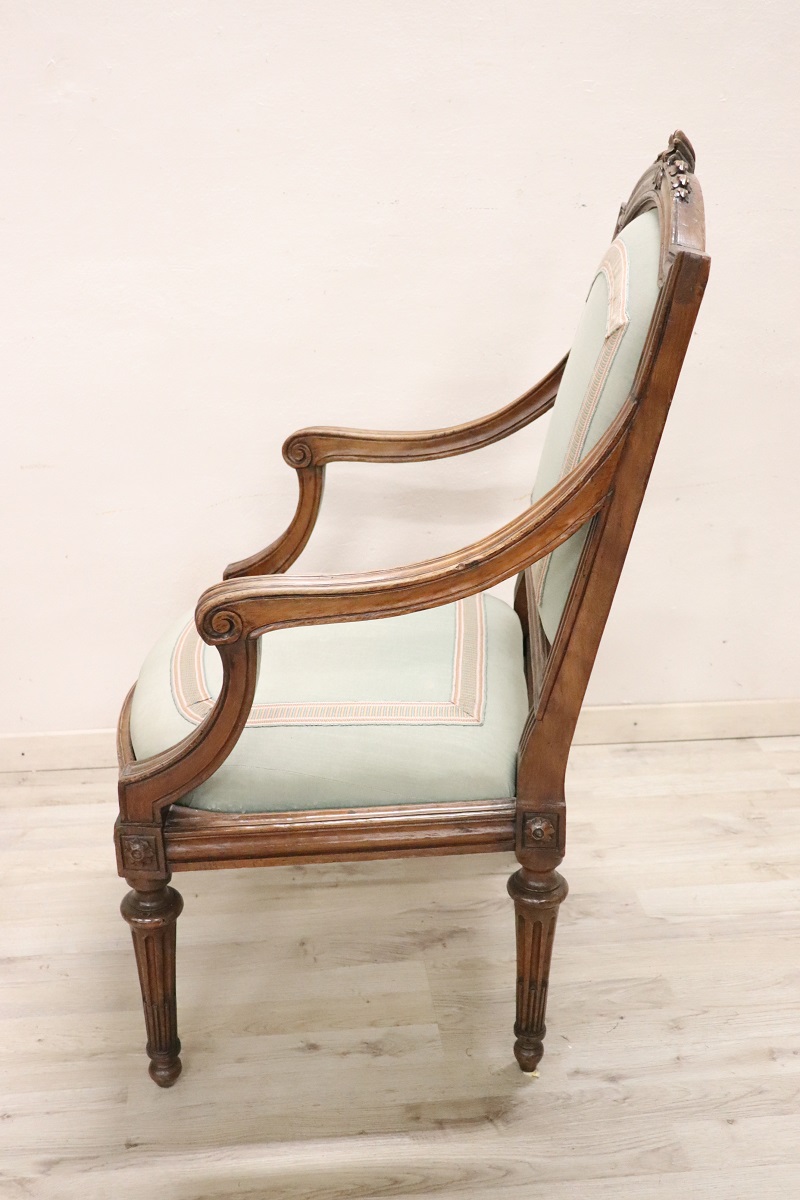 Antique Armchair in Walnut, 18th Century