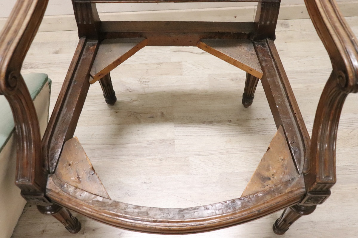 Antique Armchair in Walnut, 18th Century