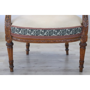 Antique Armchair in Carved Walnut, 18th Century