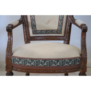 Antique Armchair in Carved Walnut, 18th Century