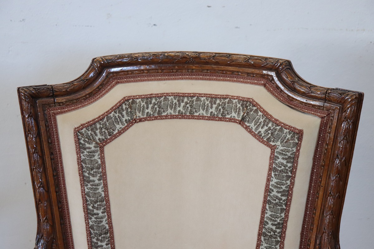 Antique Armchair in Carved Walnut, 18th Century