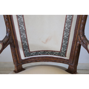 Antique Armchair in Carved Walnut, 18th Century