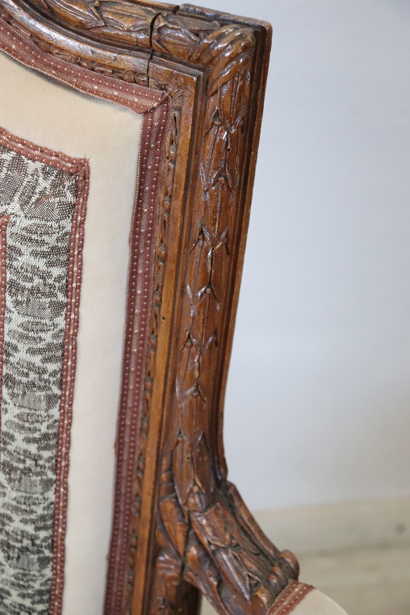 Antique Armchair in Carved Walnut, 18th Century