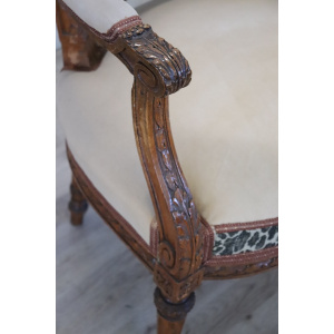 Antique Armchair in Carved Walnut, 18th Century