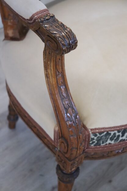 Antique Armchair in Carved Walnut, 18th Century - Image 7