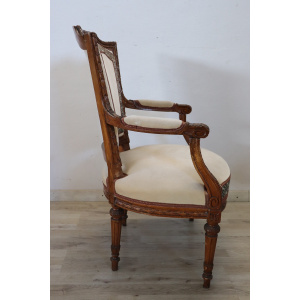 Antique Armchair in Carved Walnut, 18th Century