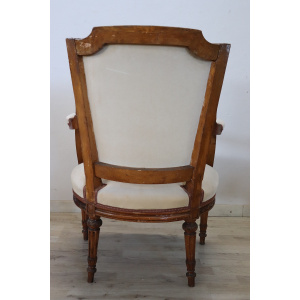 Antique Armchair in Carved Walnut, 18th Century