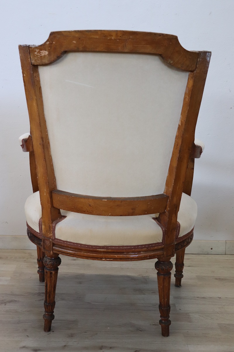 Antique Armchair in Carved Walnut, 18th Century