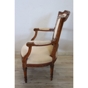 Antique Armchair in Carved Walnut, 18th Century