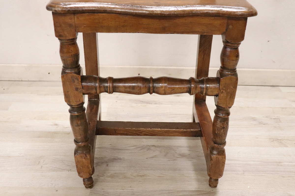 Antique Chair in Walnut, 17th Century