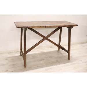 Antique Table in Walnut and Oak, 16th Century