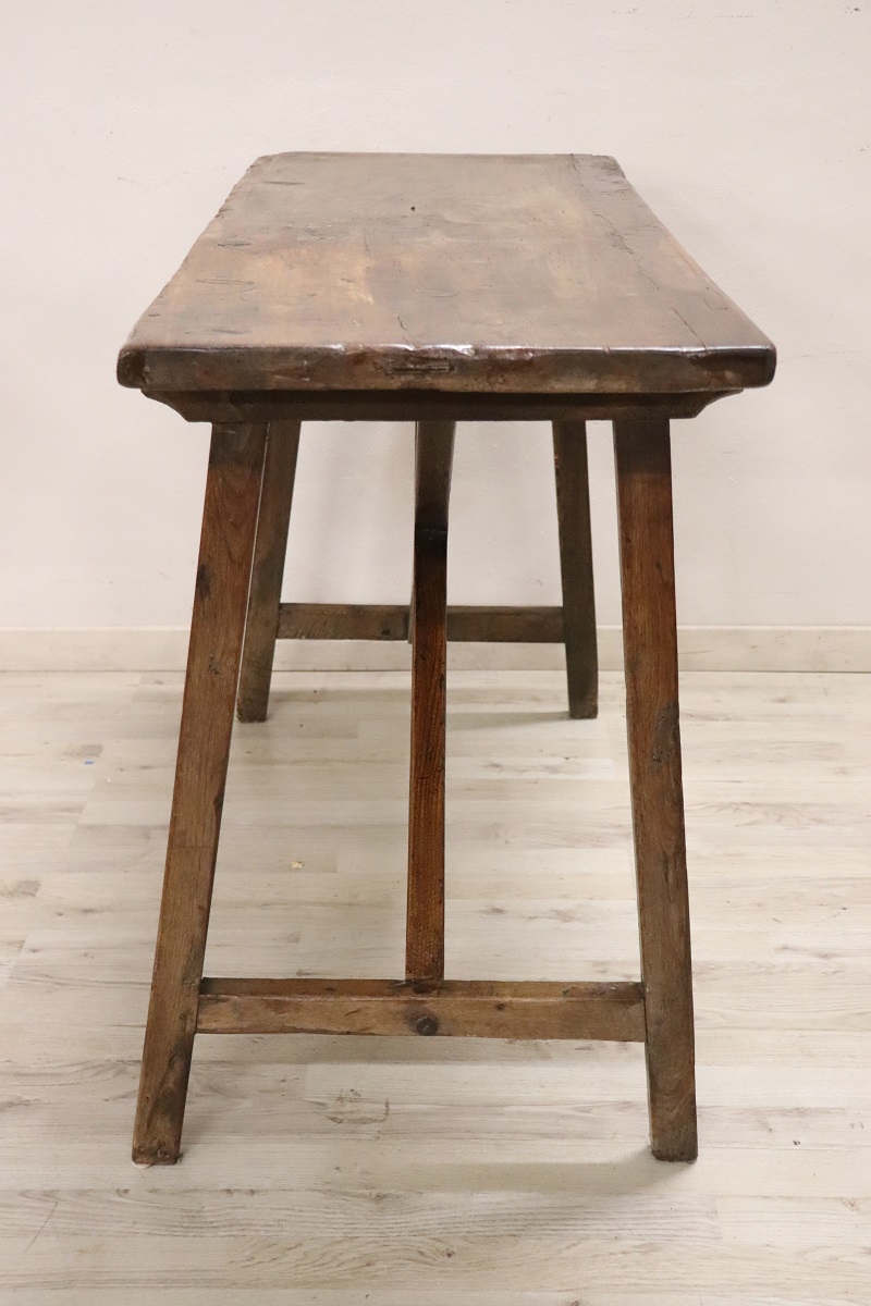 Antique Table in Walnut and Oak, 16th Century