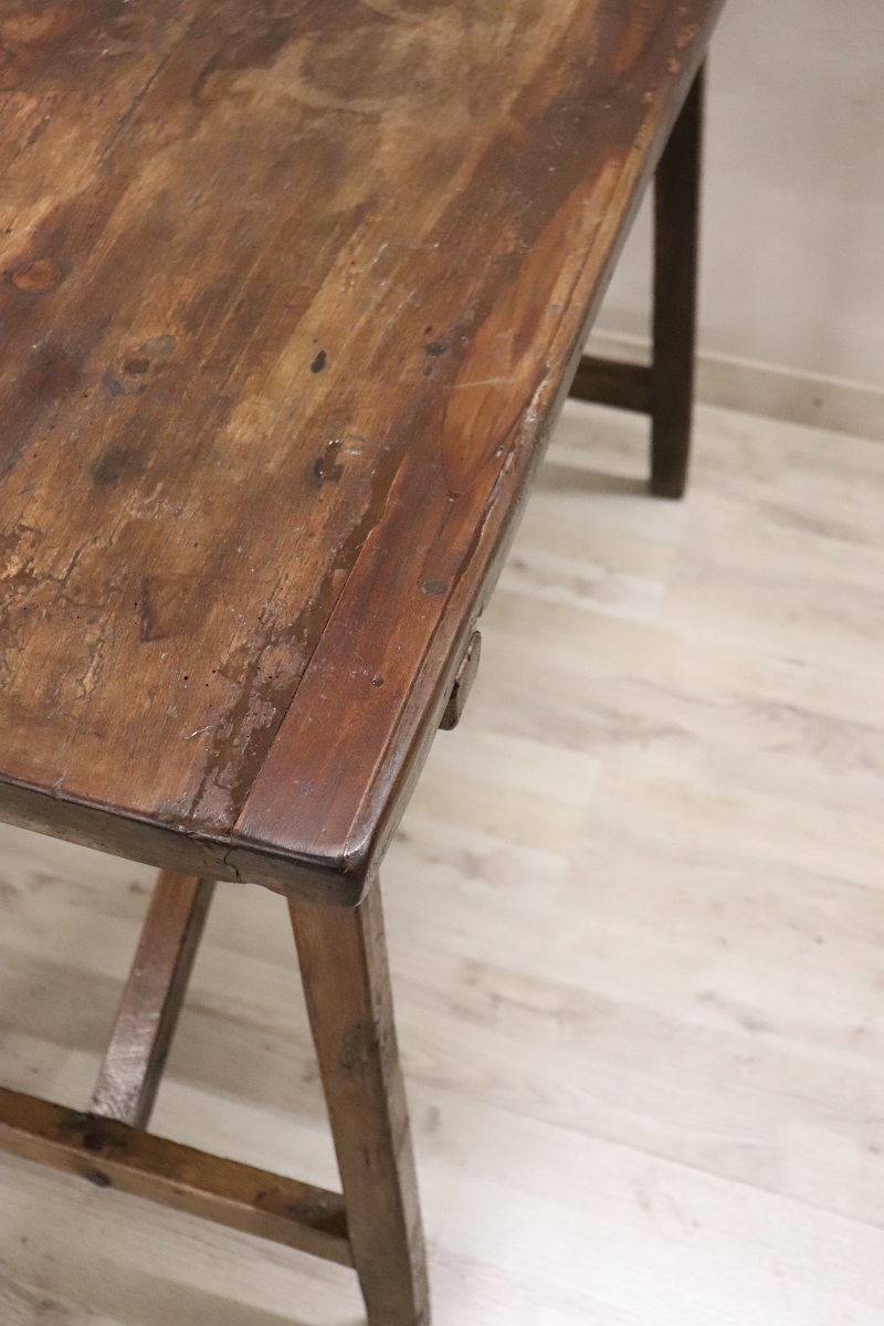 Antique Table in Walnut and Oak, 16th Century