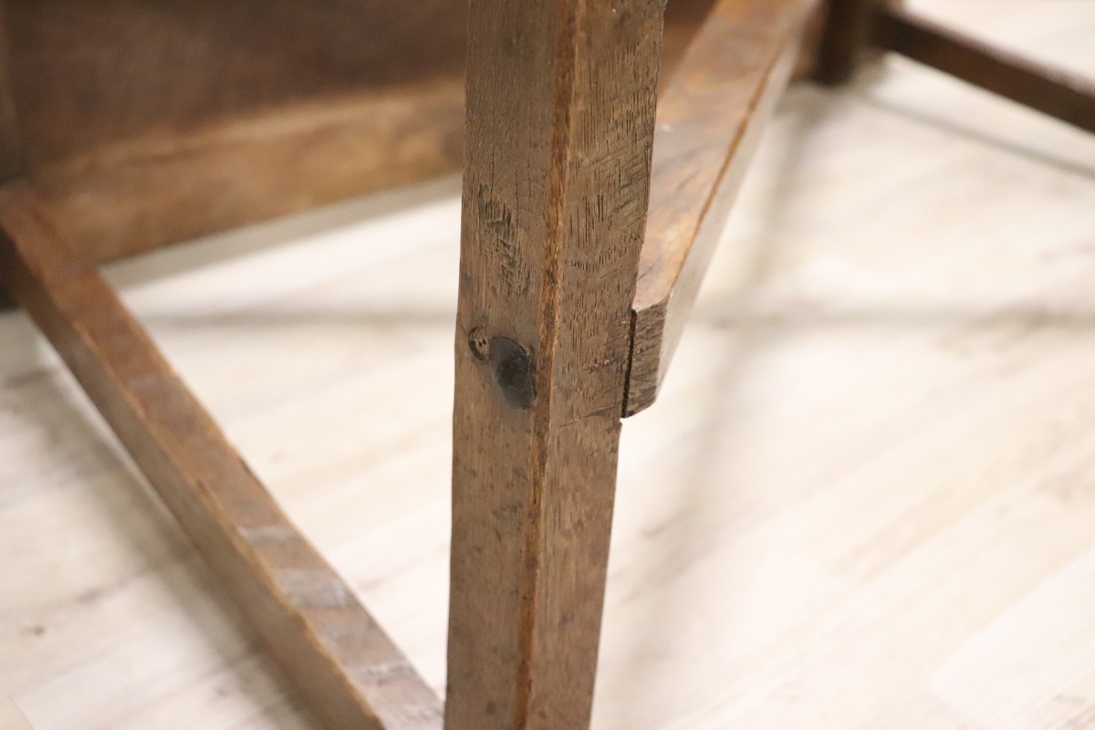 Antique Table in Walnut and Oak, 16th Century