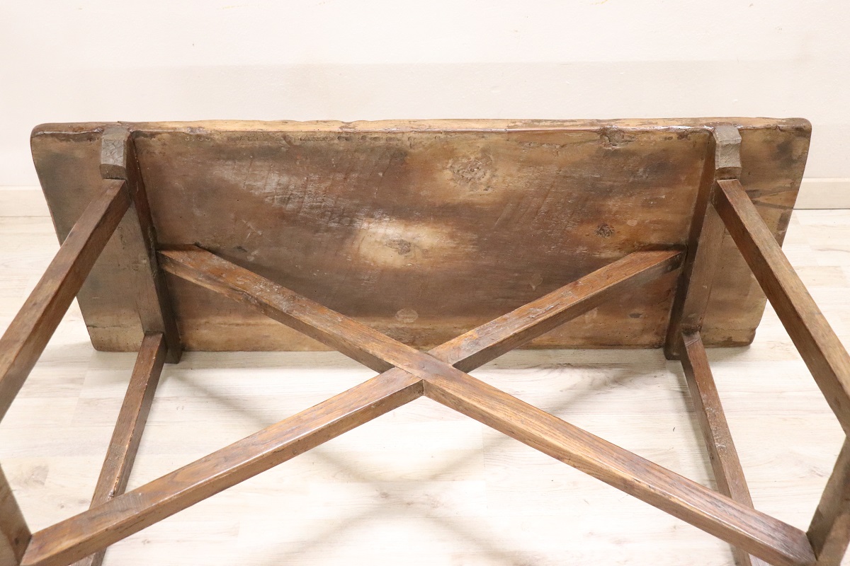 Antique Table in Walnut and Oak, 16th Century