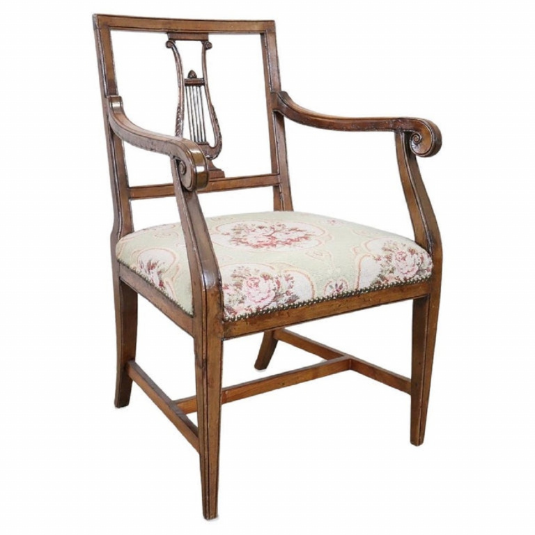 Antique Armchair in Walnut, 18th Century