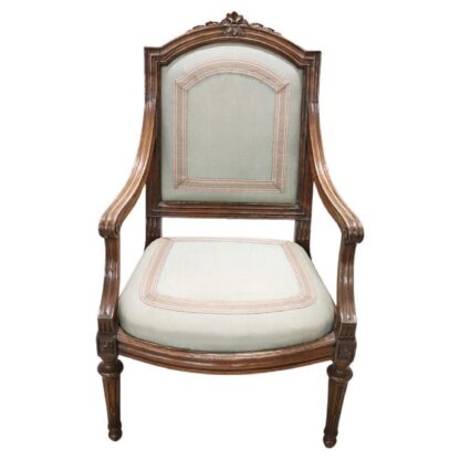 Antique Armchair in Walnut, 18th Century