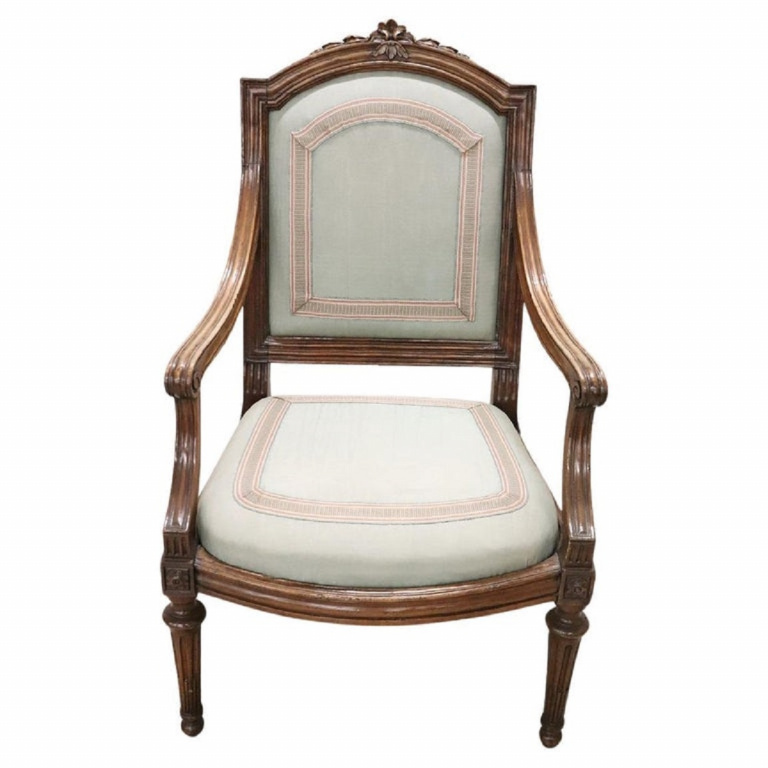 Antique Armchair in Walnut, 18th Century