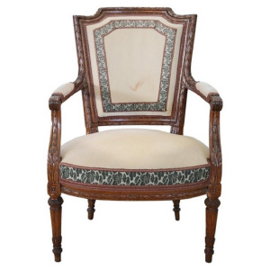 Antique Armchair in Carved Walnut, 18th Century