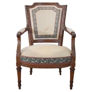 Antique Armchair in Carved Walnut, 18th Century
