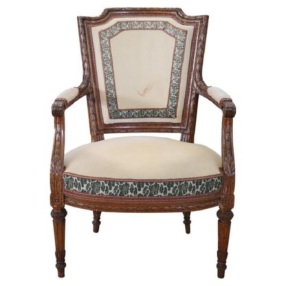 Antique Armchair in Carved Walnut, 18th Century