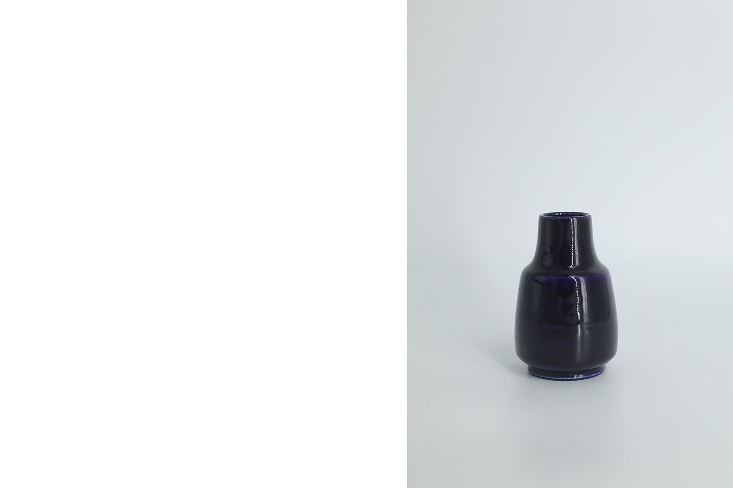 Mid-Century Scandinavian Modern Collectible Small Dark Navy Blue Stoneware Vase by Gunnar Borg for Höganäs Keramik, 1960s