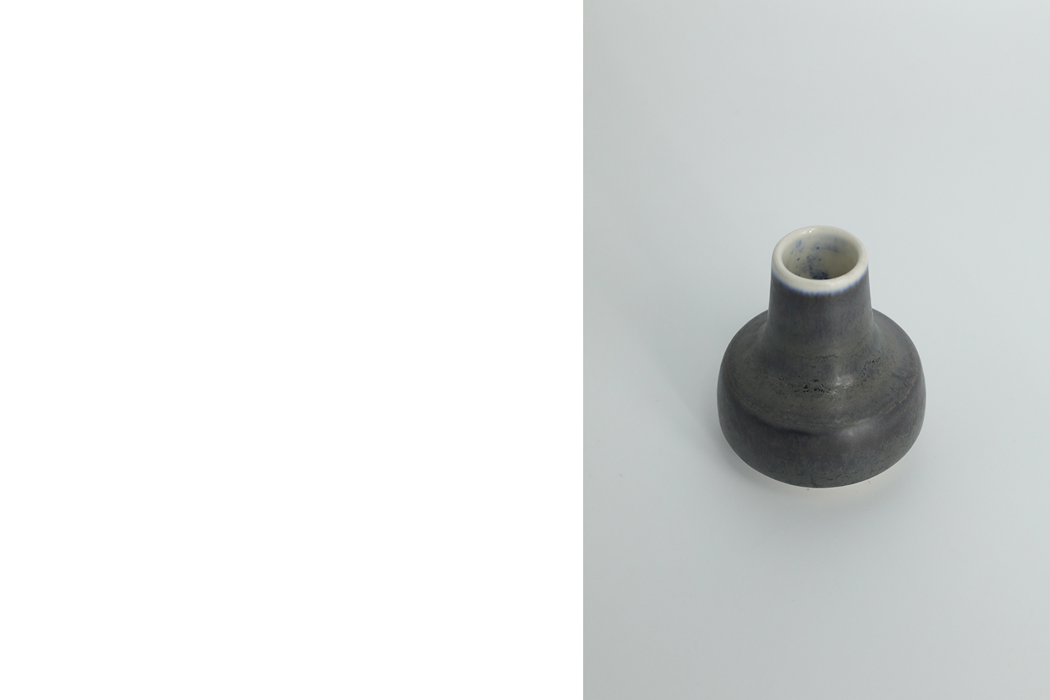 Mid-Century Scandinavian Modern Collectible Small Anthracite Stoneware Vase by Gunnar Borg for Höganäs Keramik, 1960s