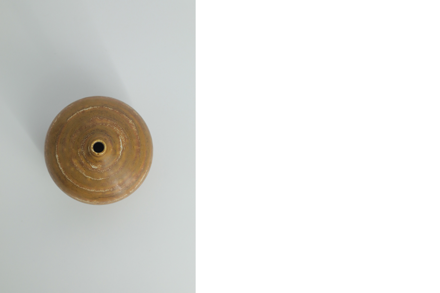 Mid-Century Scandinavian Modern Collectible Small Spherical Brown Stoneware Vase No. 19 7/11 75 by Gunnar Borg for Höganäs Keramik, 1960s