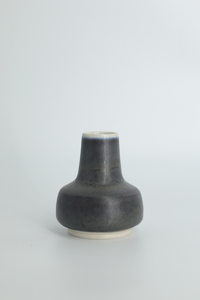 Mid-Century Scandinavian Modern Collectible Small Anthracite Stoneware Vase by Gunnar Borg for Höganäs Keramik, 1960s