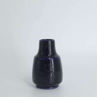 Mid-Century Scandinavian Modern Collectible Small Dark Navy Blue Stoneware Vase by Gunnar Borg for Höganäs Keramik, 1960s