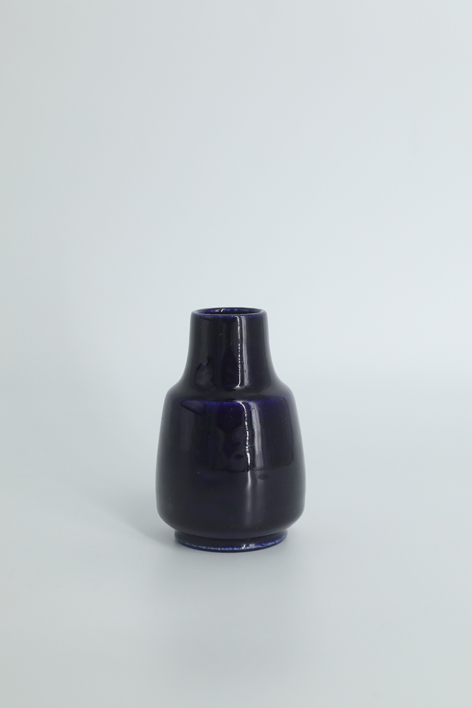 Mid-Century Scandinavian Modern Collectible Small Dark Navy Blue Stoneware Vase by Gunnar Borg for Höganäs Keramik, 1960s