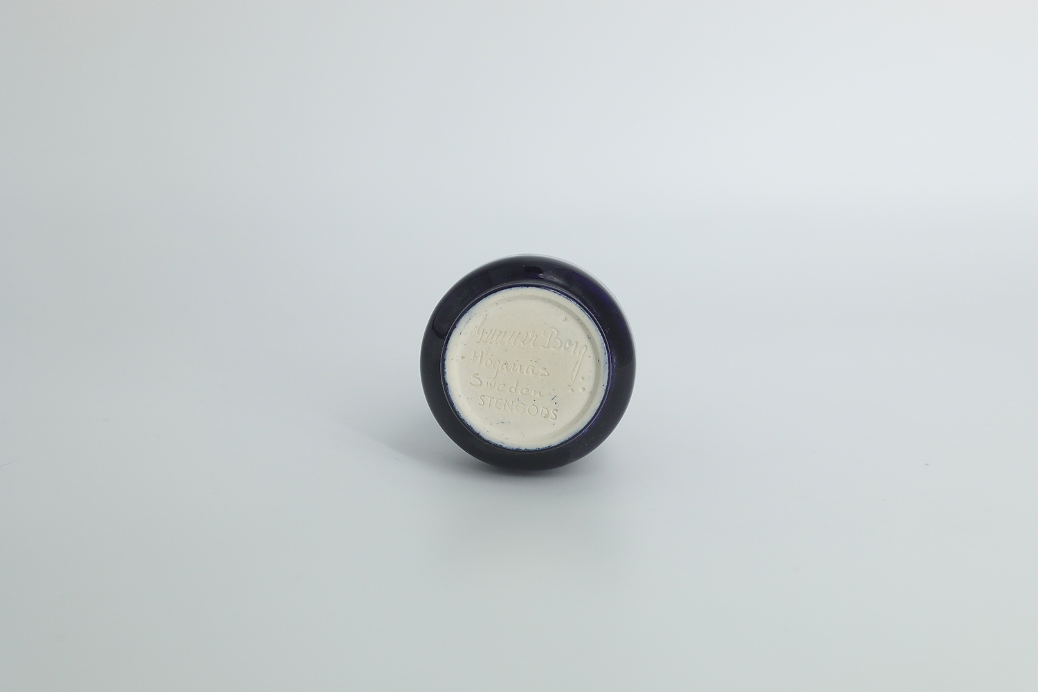 Mid-Century Scandinavian Modern Collectible Small Dark Navy Blue Stoneware Vase by Gunnar Borg for Höganäs Keramik, 1960s