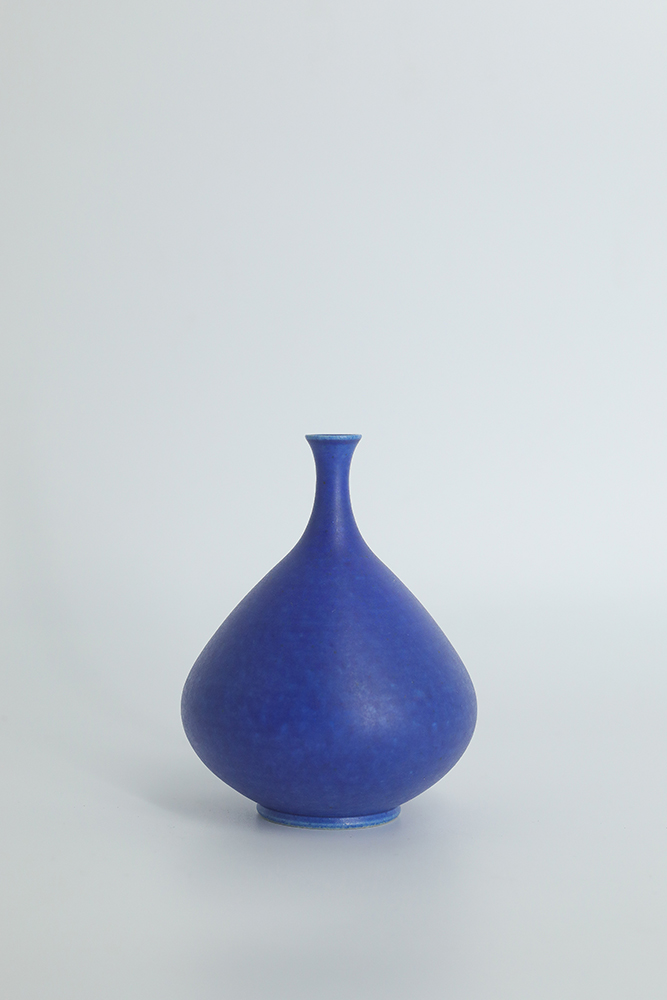 Mid-Century Scandinavian Modern Collectible Small Cobalt Stoneware Vase by Gunnar Borg for Höganäs Keramik, 1960s