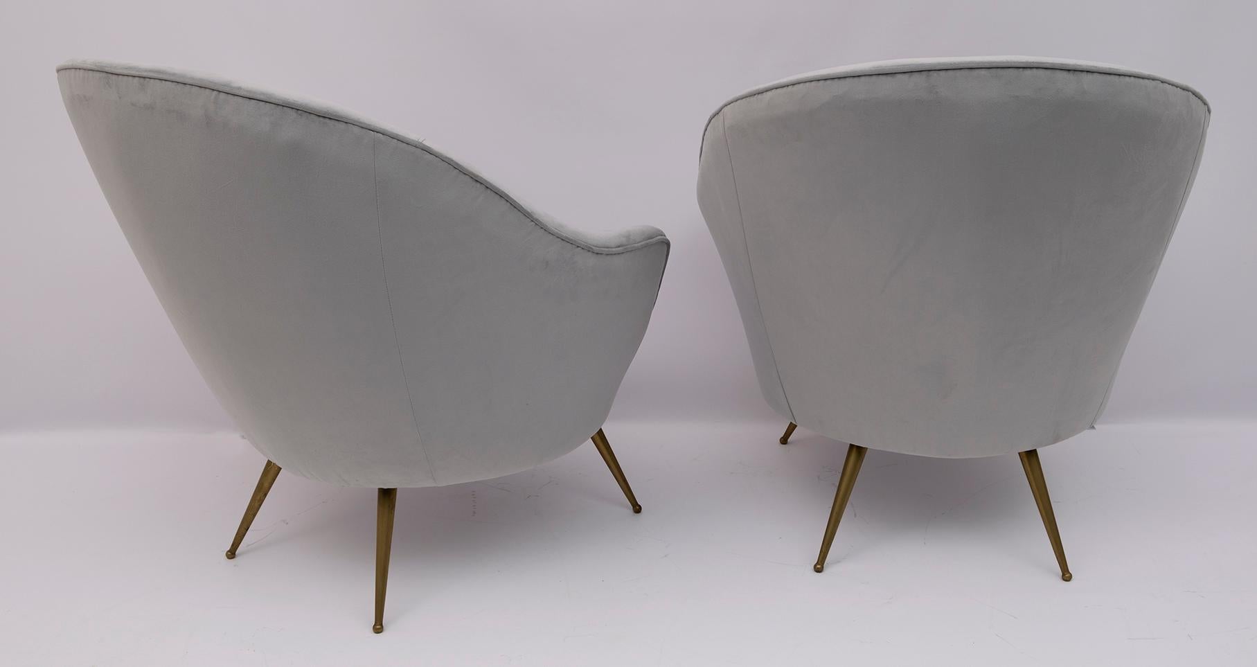 Federico Munari Mid-Century Modern Italian Curved Sofa and Two Armchairs, 1950s