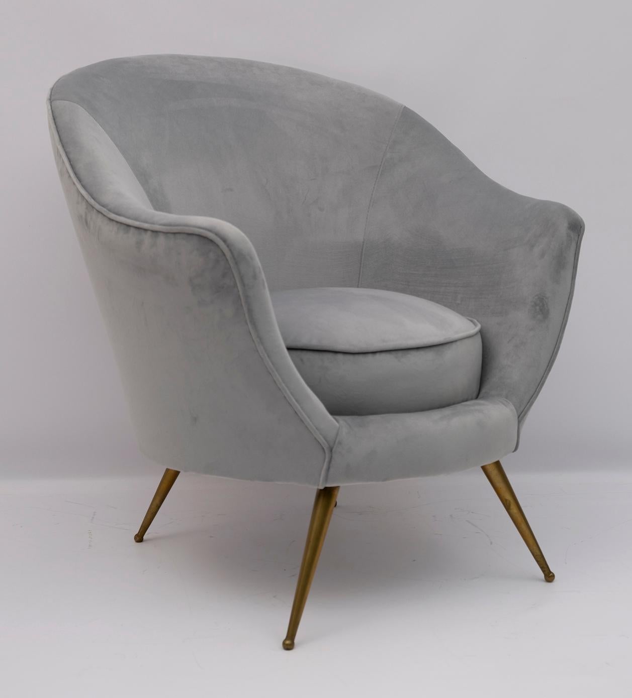 Federico Munari Mid-Century Modern Italian Curved Sofa and Two Armchairs, 1950s